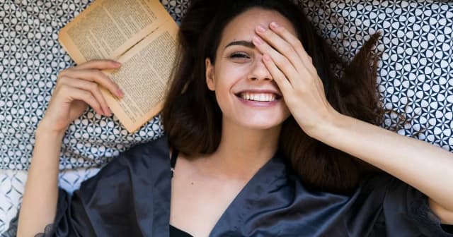 Książki które bawią do łez – najlepsze komedie, które rozśmieszą cię Książki które bawią do łez – najlepsze komedie, które rozśmieszą cię