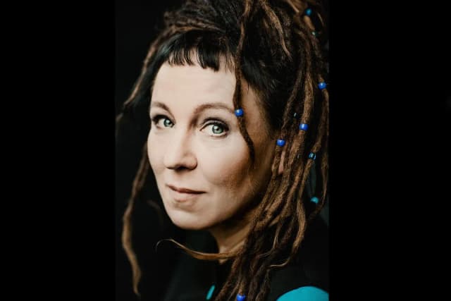 Olga Tokarczuk wiersz: odkryj niezwykłe emocje w jej poezji Olga Tokarczuk wiersz: odkryj niezwykłe emocje w jej poezji