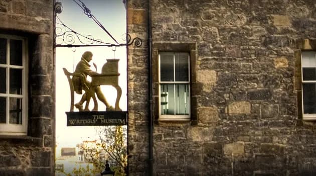 Czym jest poezja? Cytaty, które odkrywają jej głębię i emocje Czym jest poezja? Cytaty, które odkrywają jej głębię i emocje